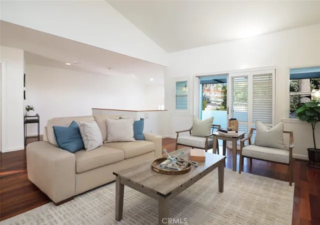 Photo 4 of Townhouse for sale at 505 Agate, Redondo Beach, CA 90277 | MLS# PV26179571 | Listing updated on 2026-10-04