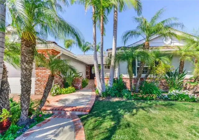 Photo 3 of Single family home for sale at 213 Louise Dr, Placentia, CA 92870 | MLS# OC26181618 | Listing updated on 2026-10-07