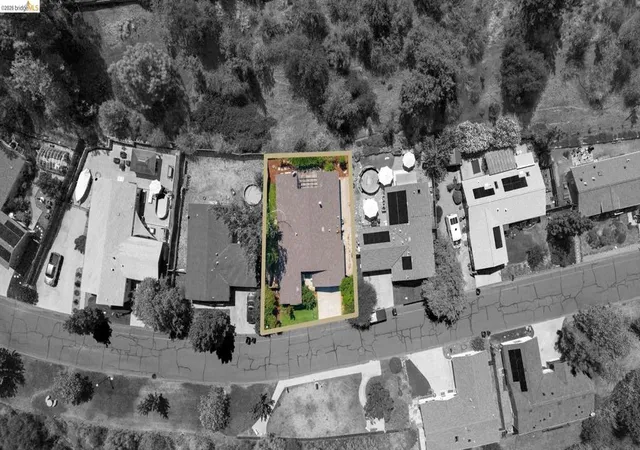 Photo 3 of Manufactured home for sale at 17027 Clouds Rest Rd, Soulsbyville, CA 95372 | MLS# 41145438 | Listing updated on 2026-09-26