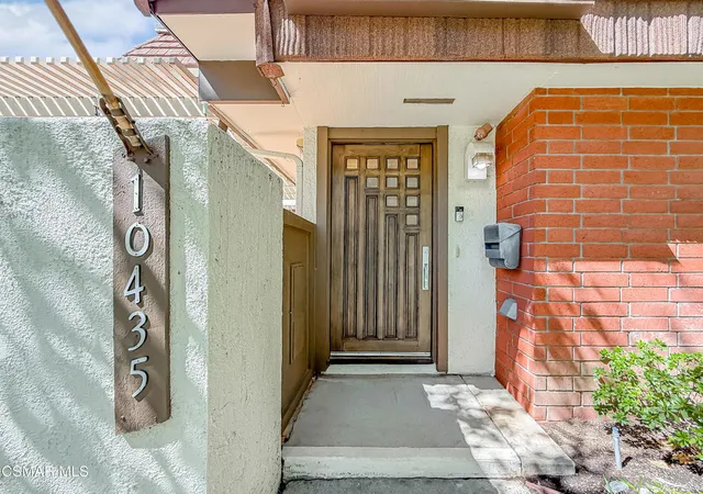 Photo 2 of Townhouse for sale at 10435 Larwin Ave, Chatsworth, CA 91311 | MLS# 226003953 | Listing updated on 2026-09-29