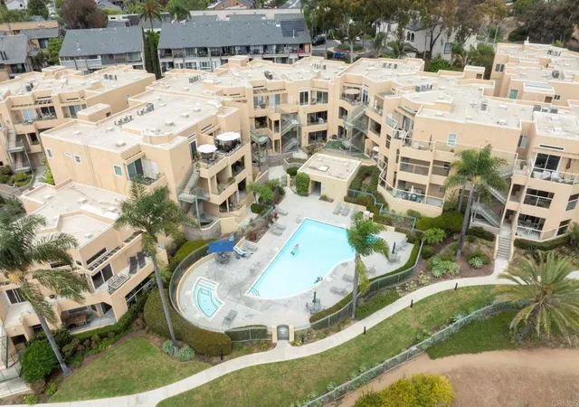 Listing Photo 3 - Condo for sale in building located at 817 Kalpati Cir, Carlsbad, CA 92008 - Unit #112