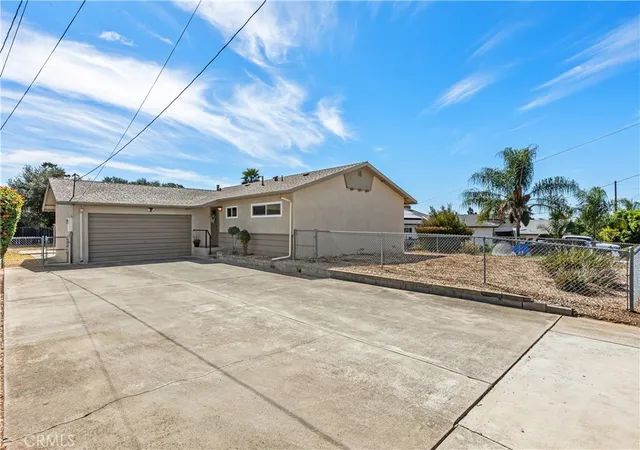 Photo 1 of Sale Pending at 127 Brandenburg Ln, Fallbrook, CA 92028 | MLS# SW26181871 | Listing updated on 2026-10-10