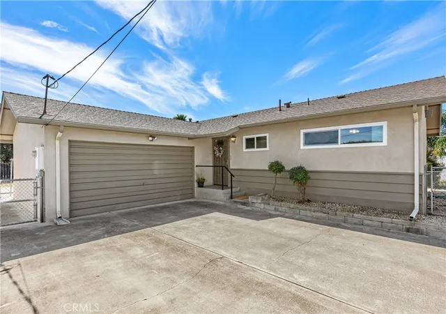 Photo 2 of Sale Pending at 127 Brandenburg Ln, Fallbrook, CA 92028 | MLS# SW26181871 | Listing updated on 2026-10-10