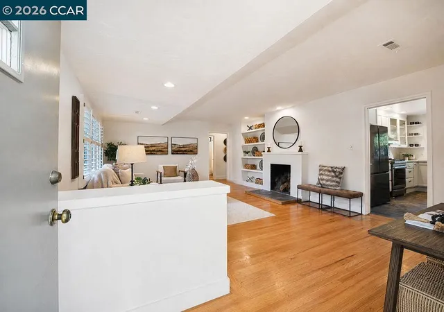 Photo 3 of Single family home for sale at 117 Vista Del Diablo, Danville, CA 94526 | MLS# 41145528 | Listing updated on 2026-10-09