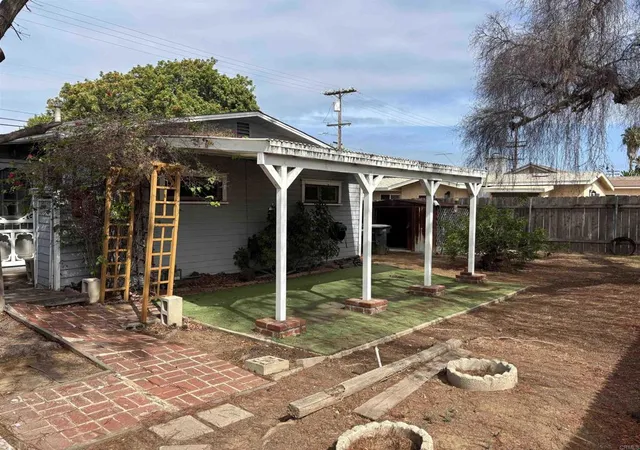 Photo 4 of Sale Pending at 991 Connecticut St, Imperial Beach, CA 91932 | MLS# NDP2607828 | Listing updated on 2026-10-02