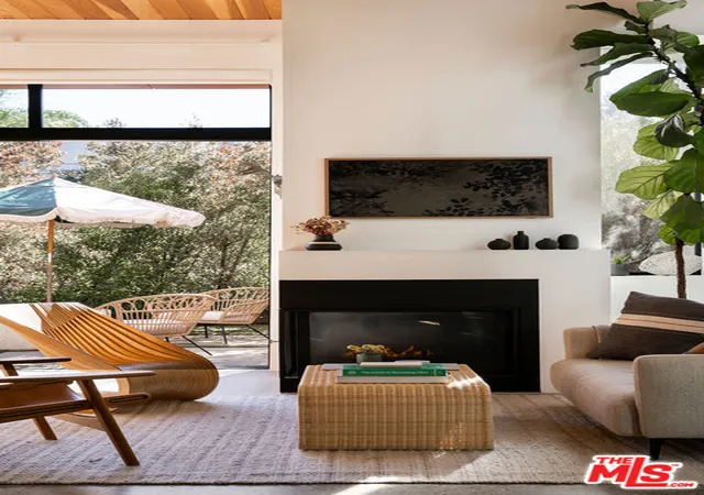 Photo 3 of Townhouse for sale at 1329 California Ave #102, Santa Monica, CA 90403 | MLS# 26874689 | Listing updated on 2026-10-08