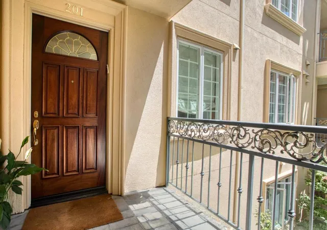 Listing Photo 5 - Condo for sale in building located at 153 N San Mateo Dr, San Mateo, CA 94401 - Unit #201