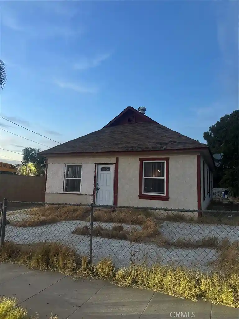 Photo 1 of Sale Pending at 3073 Date, Riverside, CA 92507 | MLS# CV26182411 | Listing updated on 2026-10-14