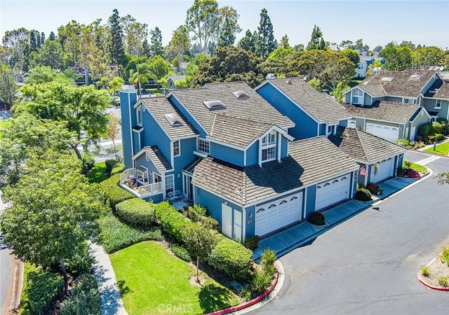 Photo 2 of Townhouse for sale at 421 Burlington Ct #101, Long Beach, CA 90803 | MLS# PW26181210 | Listing updated on 2026-10-12