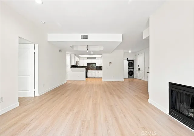 Photo 2 of Condo for sale at 8555 Cashio St Apt 101 Los Angeles Ca 90035, Los Angeles, CA 90035 | MLS# WS26182448 | Listing updated on 2026-10-13