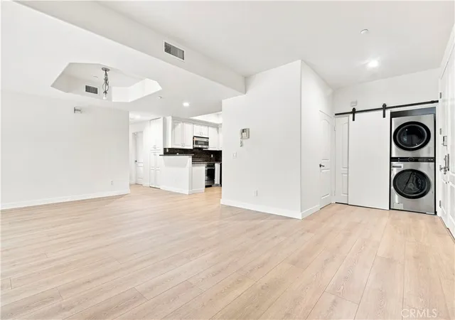 Photo 3 of Condo for sale at 8555 Cashio St Apt 101 Los Angeles Ca 90035, Los Angeles, CA 90035 | MLS# WS26182448 | Listing updated on 2026-10-13