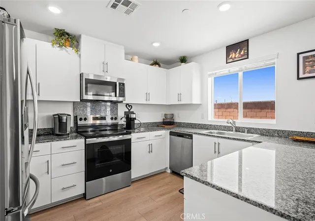 Photo 4 of Single family home for sale at 1471 Majesty Cir, San Jacinto, CA 92582 | MLS# OC26181635 | Listing updated on 2026-10-28