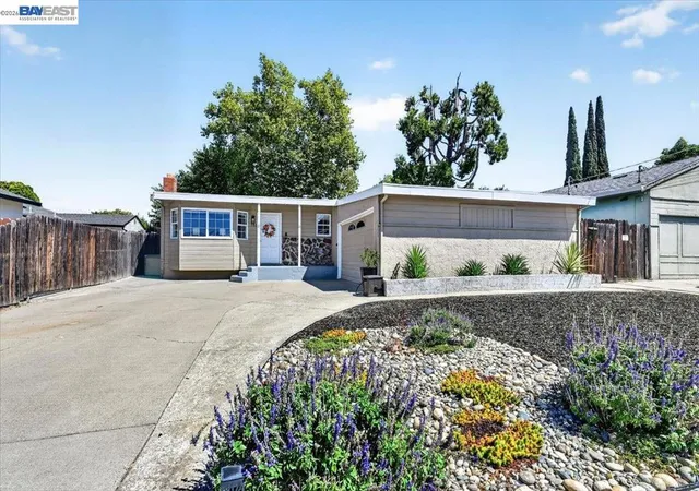Photo 2 of Single family home for sale at 982 Ventura Ave, Livermore, CA 94551 | MLS# 41145612 | Listing updated on 2026-10-06