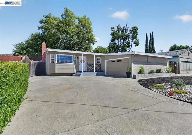 Photo 3 of Single family home for sale at 982 Ventura Ave, Livermore, CA 94551 | MLS# 41145612 | Listing updated on 2026-10-06