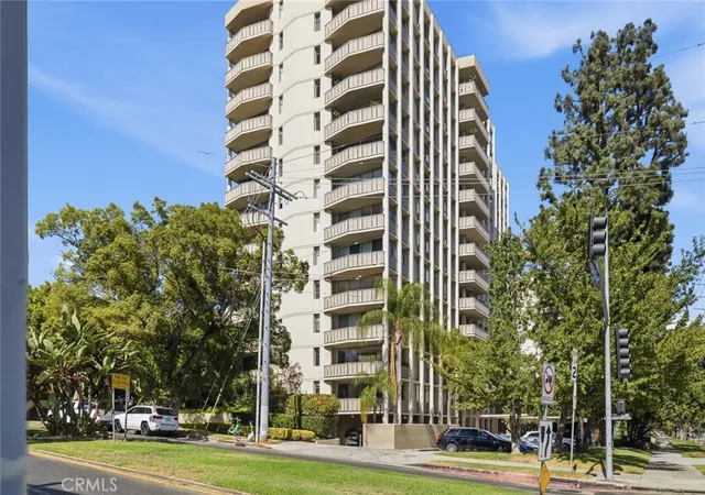 Photo 3 of Condo for sale at 4455 Los Feliz Blvd #601, Los Angeles, CA 90027 | MLS# PW26182303 | Listing updated on 2026-10-07