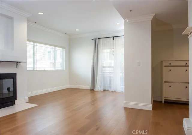 Listing Photo 4 - Condo for sale in building located at 815 S Harvard Blvd, Los Angeles, CA 90005 - Unit #201