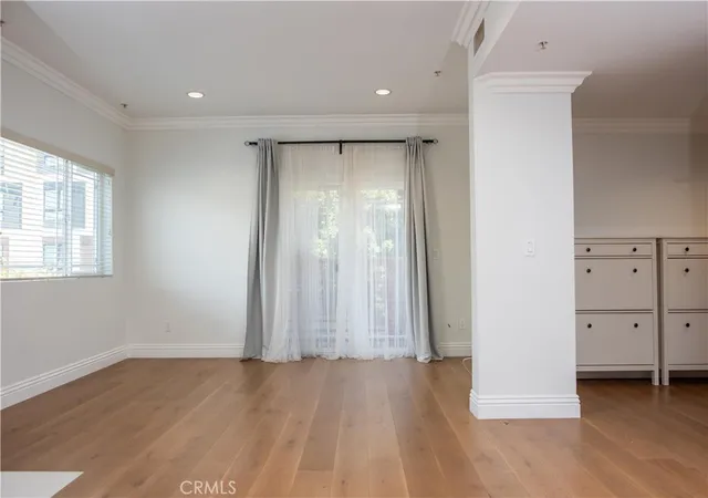 Listing Photo 5 - Condo for sale in building located at 815 S Harvard Blvd, Los Angeles, CA 90005 - Unit #201