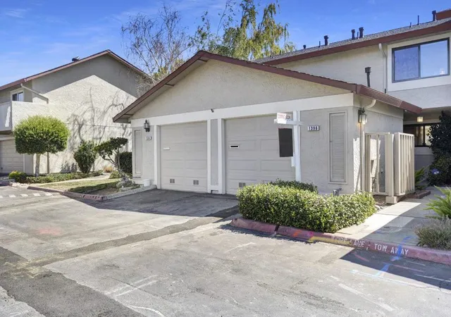 Townhouse for sale at 1396 Pinehurst Sq, San Jose, CA 95117 | MLS# ML82056673