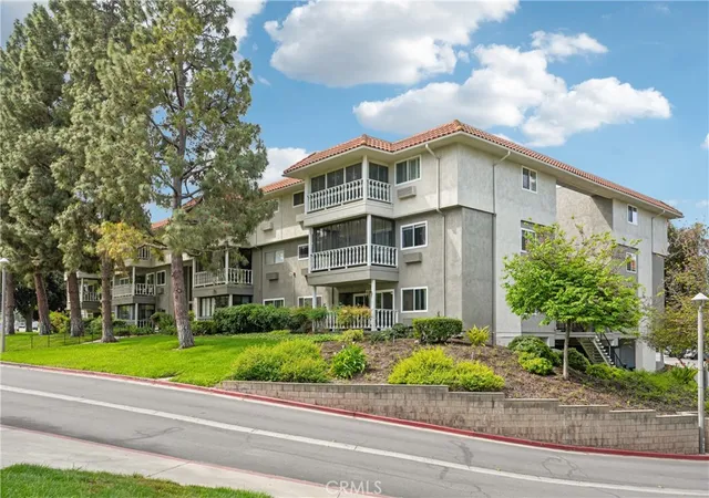 Photo 3 of Condo for sale at 2402 Via Mariposa W #1E, Laguna Woods, CA 92637 | MLS# OC26181916 | Listing updated on 2026-09-24