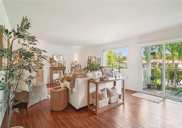 Listing Photo 4 - Condo for sale in building located at 2402 Via Mariposa W, Laguna Woods, CA 92637 - Unit #1E