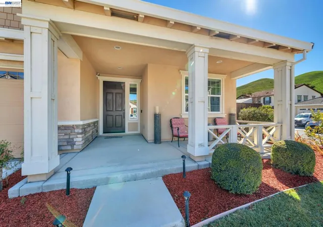 Photo 1 of Single family home for sale at 4061 Sarasta Bay Dr, Pittsburg, CA 94565 | MLS# 41145633 | Listing updated on 2026-10-01