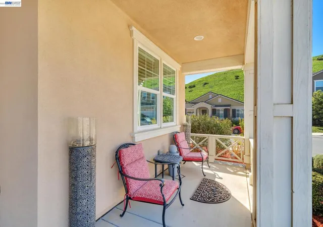Photo 2 of Single family home for sale at 4061 Sarasta Bay Dr, Pittsburg, CA 94565 | MLS# 41145633 | Listing updated on 2026-10-01