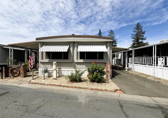 Photo 1 of Manufactured home for sale at 2150 Almaden Rd #31, San Jose, CA 95125 | MLS# ML82058403 | Listing updated on 2026-09-15