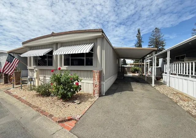 Photo 2 of Manufactured home for sale at 2150 Almaden Rd #31, San Jose, CA 95125 | MLS# ML82058403 | Listing updated on 2026-09-15