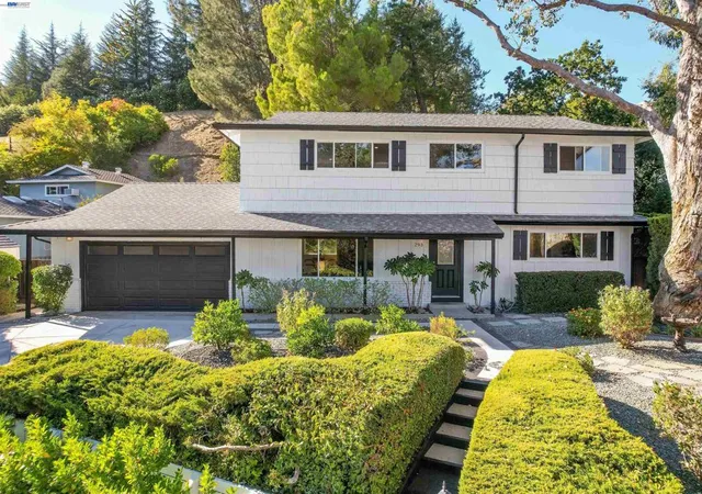 Photo 2 of Single family home for sale at 293 Via Cima Ct, Danville, CA 94526 | MLS# 41145640 | Listing updated on 2026-10-09