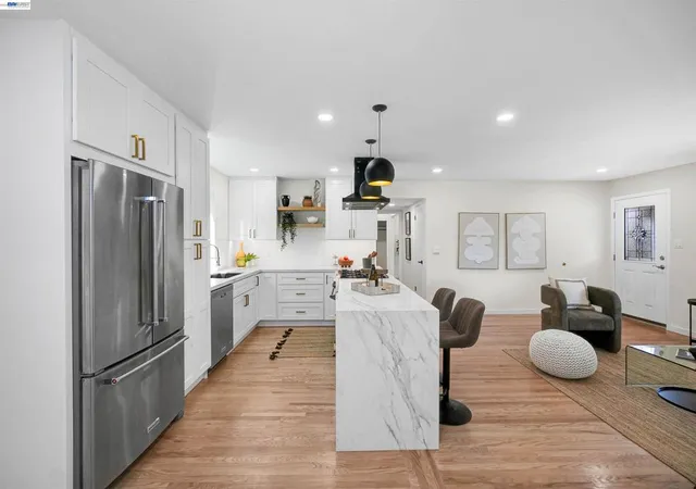 Photo 3 of Single family home for sale at 293 Via Cima Ct, Danville, CA 94526 | MLS# 41145640 | Listing updated on 2026-10-09
