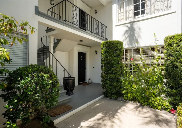 Condo for sale at 681 S Orange Grv #3, Pasadena, CA 91105 | MLS# GD26182854