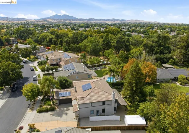 Photo 2 of Single family home for sale at 325 San Marino Ln, Brentwood, CA 94513 | MLS# 41145647 | Listing updated on 2026-10-02