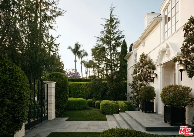 Photo 3 of Single family home for sale at 826 Greenway Dr, Beverly Hills, CA 90210 | MLS# 26874523 | Listing updated on 2026-09-13