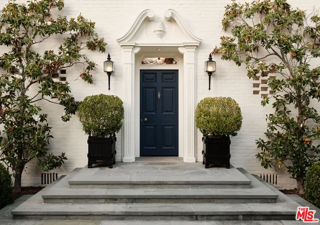 Photo 4 of Single family home for sale at 826 Greenway Dr, Beverly Hills, CA 90210 | MLS# 26874523 | Listing updated on 2026-09-13