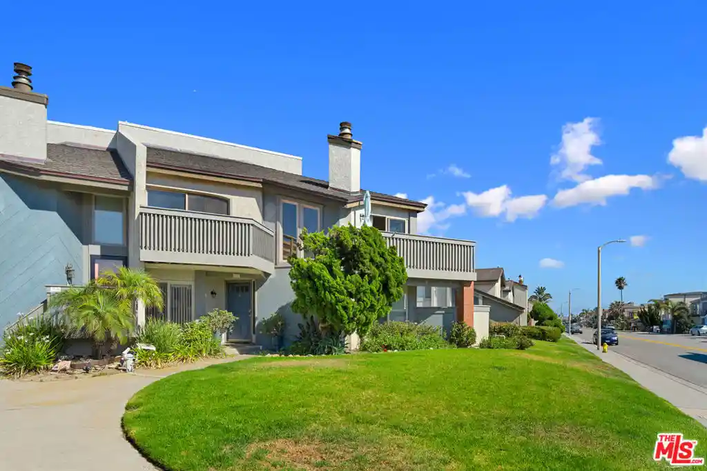 Condo for sale at 4532 La Brea St, Oxnard, CA 93035 | MLS# 26873447