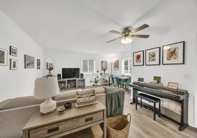 Listing Photo 3 - Condo for sale in building located at 8889 Caminito Plz Centro, San Diego, CA 92122 - Unit #7127