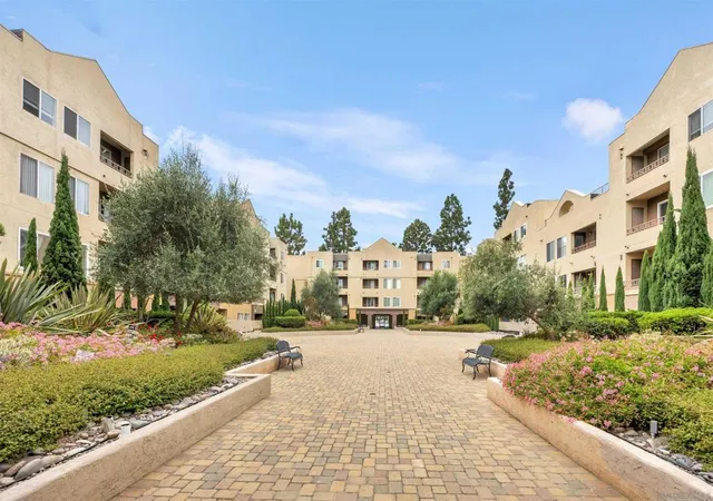 Listing Photo 5 - Condo for sale in building located at 8889 Caminito Plz Centro, San Diego, CA 92122 - Unit #7127