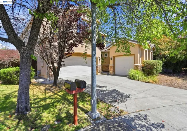 Photo 3 of Sale Pending at 3214 Breaker Ct, Vallejo, CA 94591 | MLS# 41145675 | Listing updated on 2026-10-08