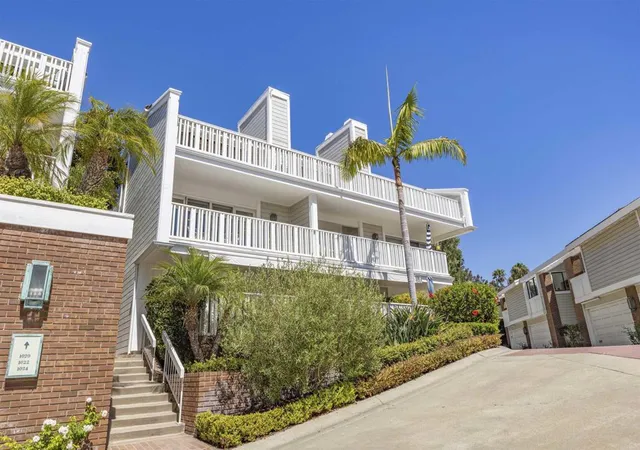 Listing Photo 4 - Condo for sale in building located at 1022 Bayside, Newport Beach, CA 92660 - Unit #510