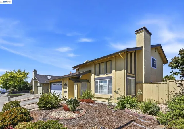 Photo 3 of Single family home for sale at 148 Valley Oak Ln, Vallejo, CA 94591 | MLS# 41145685 | Listing updated on 2026-09-28