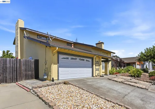 Photo 4 of Single family home for sale at 148 Valley Oak Ln, Vallejo, CA 94591 | MLS# 41145685 | Listing updated on 2026-09-28