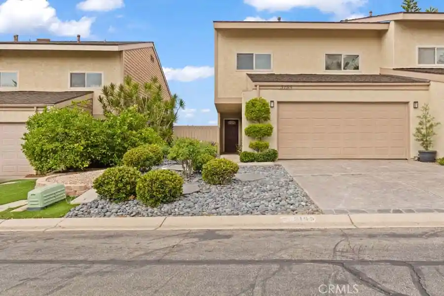 Townhouse for sale at 3195 Sunburst, Thousand Oaks, CA 91360 | MLS# GD26182739