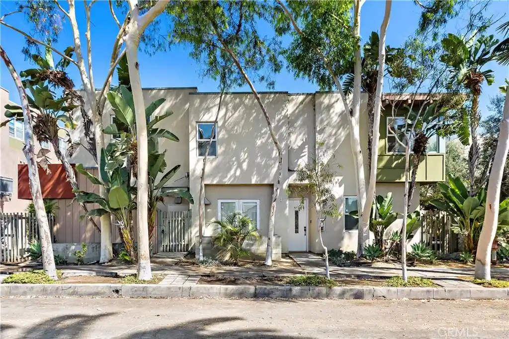 Listing Photo 14 - Condo for sale in 323 E Dayman located at 323 E Dayman, Long Beach, CA 90806 - Unit 323 E Dayman