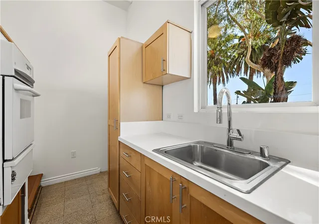 Listing Photo 4 - Condo for sale in building located at 323 E Dayman, Long Beach, CA 90806 - Unit #3
