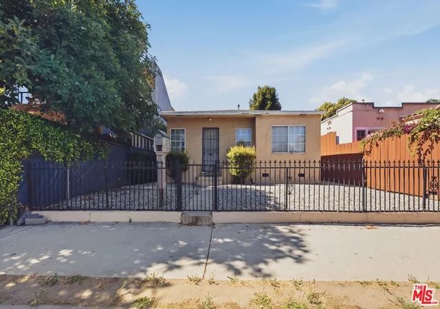 Photo 2 of Single family home for sale at 563 Brooks Ave, Venice, CA 90291 | MLS# 26874817 | Listing updated on 2026-09-24