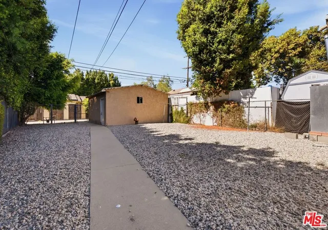 Photo 4 of Single family home for sale at 563 Brooks Ave, Venice, CA 90291 | MLS# 26874817 | Listing updated on 2026-09-24