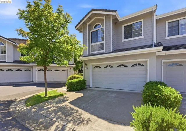 Townhouse for sale at 105 Heritage Park Dr, Danville, CA 94506 | MLS# 41145723