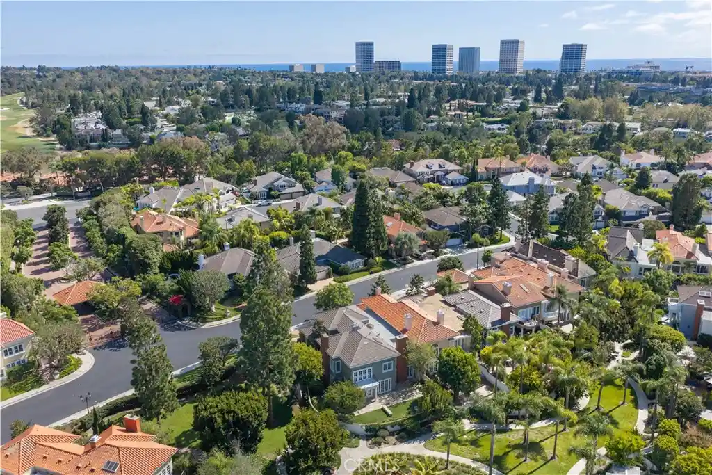 Listing Photo 30 - Condo for sale in 26 Belcourt located at 26 Belcourt, Newport Beach, CA 92660 - Unit 26 Belcourt