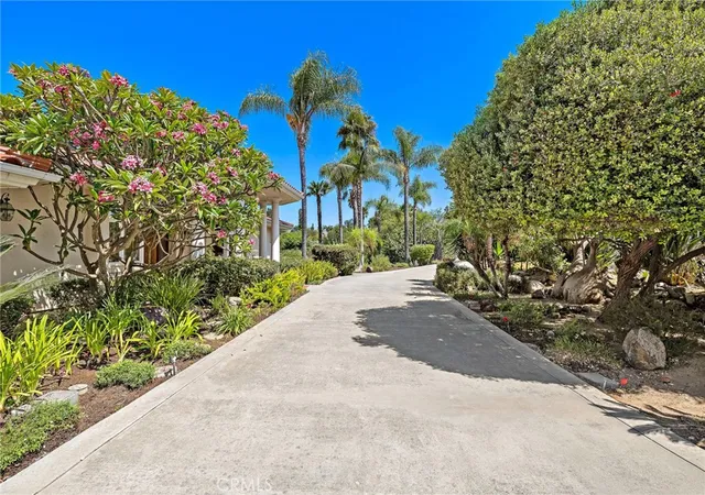 Photo 2 of Single family home for sale at 647 Tumble Crk Ln, Fallbrook, CA 92028 | MLS# LG26182980 | Listing updated on 2026-10-12