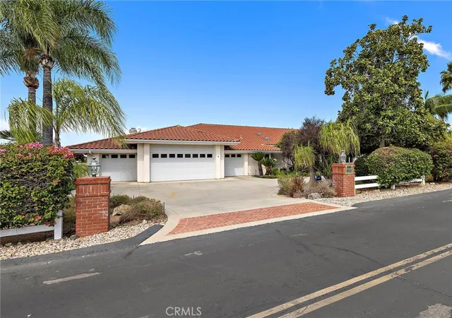 Photo 3 of Single family home for sale at 647 Tumble Crk Ln, Fallbrook, CA 92028 | MLS# LG26182980 | Listing updated on 2026-10-12